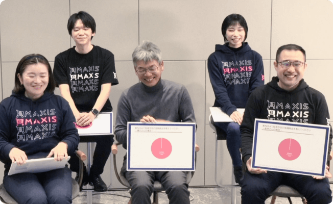 フリップを持つ登壇者の様子